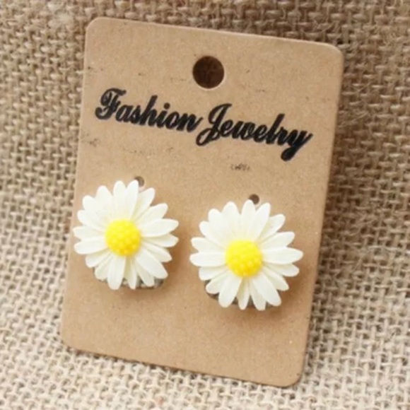 Jewelry - Daisy Earrings